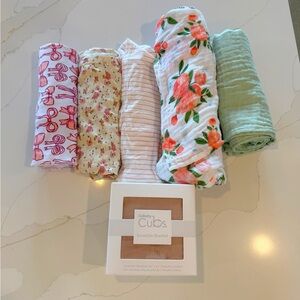 6 Swaddles - never used